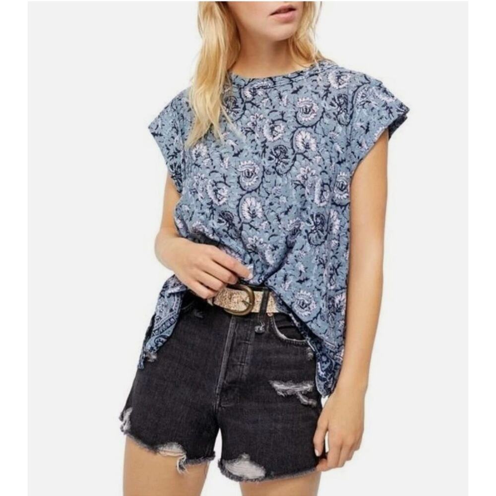 Free People High Tide Tee Blue Lilac Floral Print Cap Sleeve Shirt Womens M FLAW